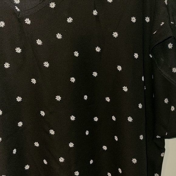 Plus Size Top - 2X - Picture 2 of 2